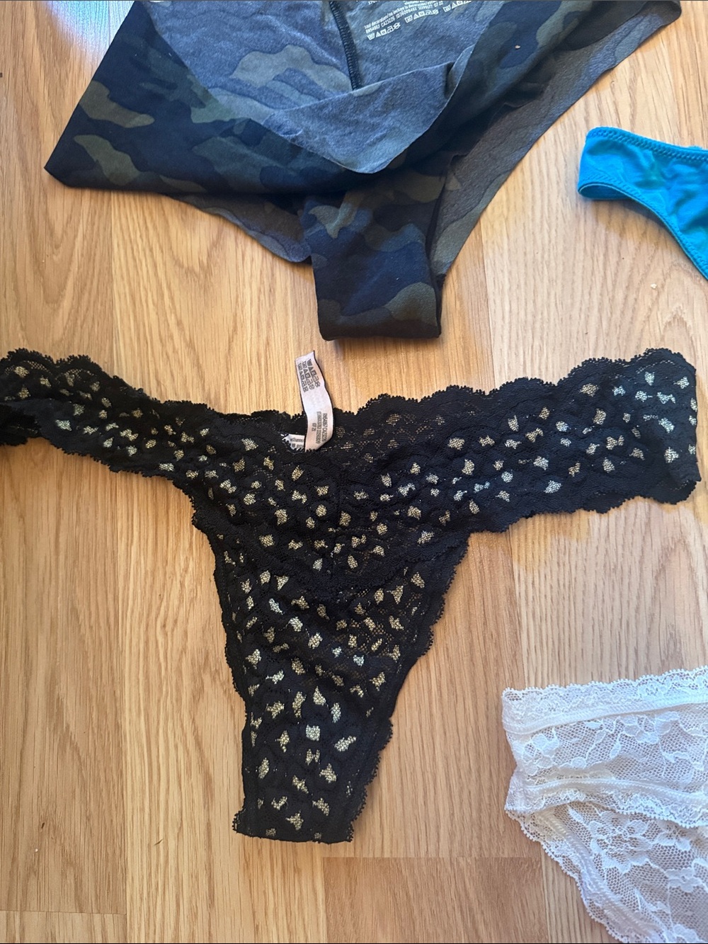 Victoria’s Secret Womens Lace & Cotton panty bundle size small and medium - Picture 5 of 12